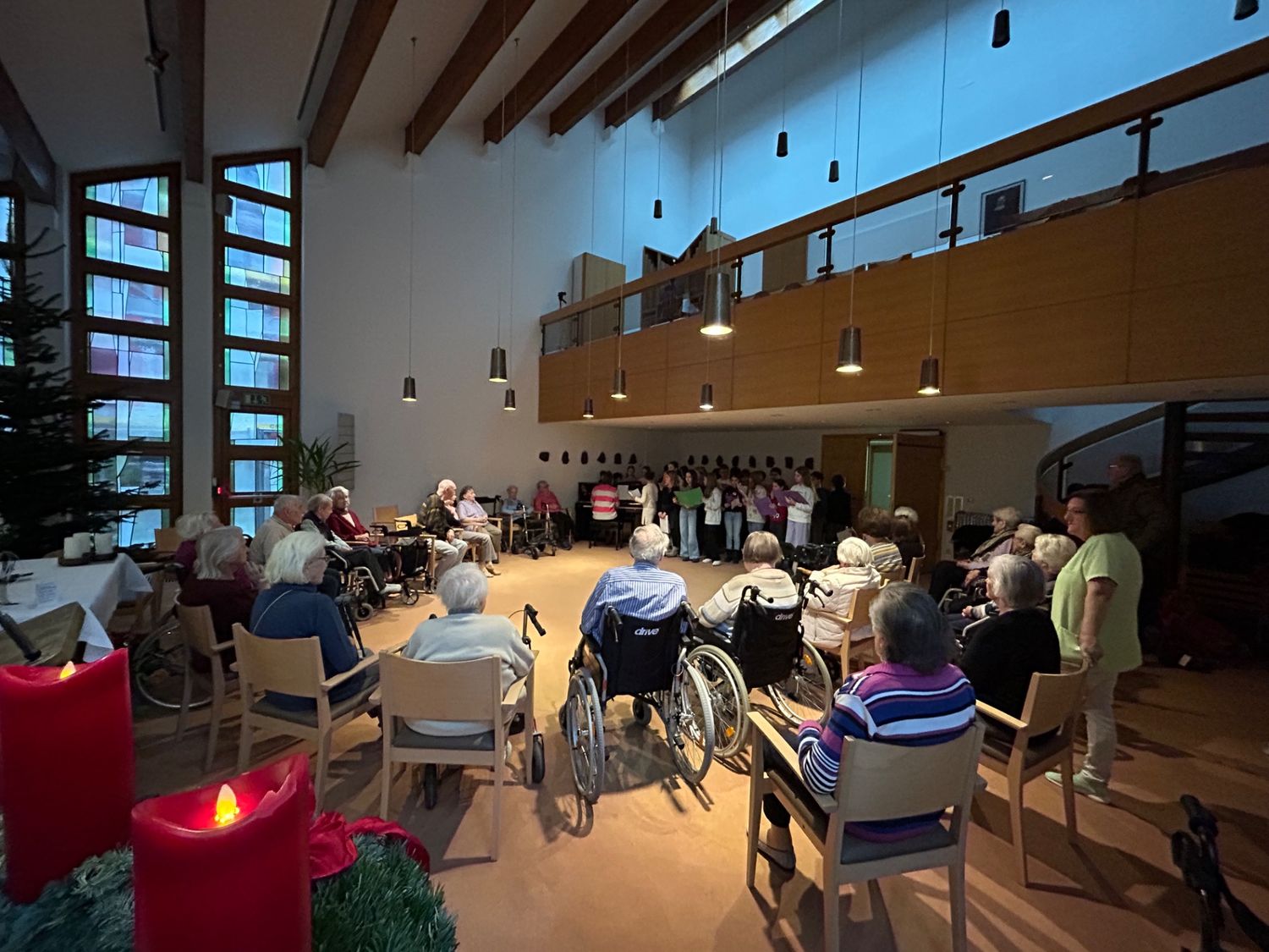 Adventssingen der Klasse 5c im Alten- und Pflegeheim Theresianum