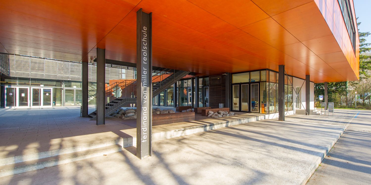 Ferdinand-von-Miller-Realschule Eingang der Ferdinand-von-Miller-Realschule